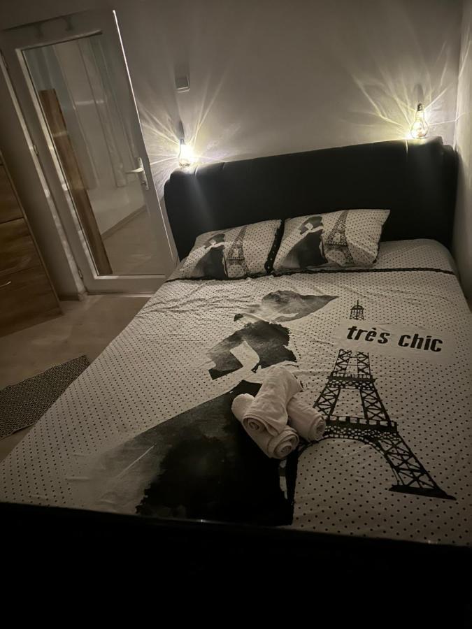 Apartamnet Regim Hotelier Bukarest Eksteriør billede